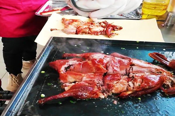 创业就选铁板鸭加盟项目，月入万元不是梦