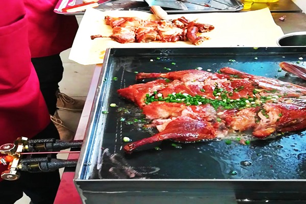 创业就选铁板鸭加盟项目，月入万元不是梦