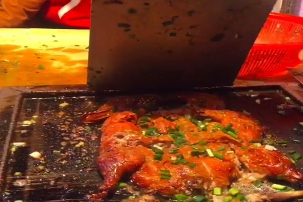 创业就选铁板鸭加盟项目，月入万元不是梦